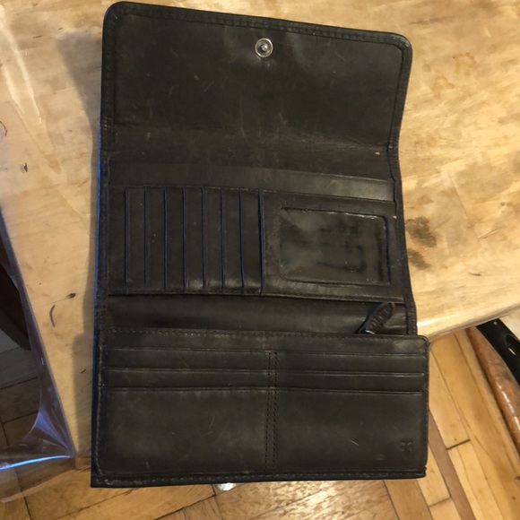 For sale …. Wallet by Frye …… holds a lot very stylish - Picture 2 of 5